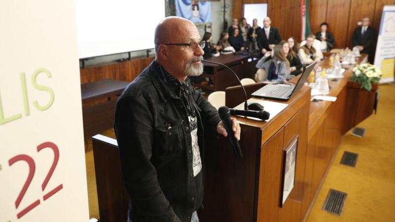 Dr. Zacher Gábor ingyenes előadást tart Szombathely városában.