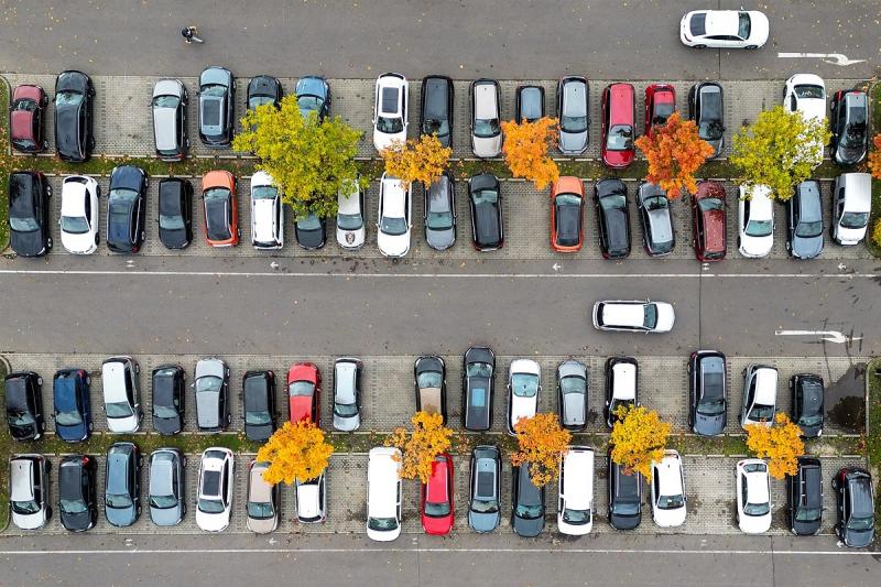 Karácsony Gergely merész lépésre készül: a SUV-tulajdonosok számára duplázódhat a díj, miközben a zöld rendszámos autók, vagy ahogy sokan nevezik őket, a „szent tehenek”, kedvezményekre számíthatnak.