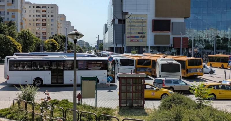 Klímabarát buszok és politikai játszmák: így igyekezett a MÁV orvosolni a balatoni fővonal körüli zűrzavart.