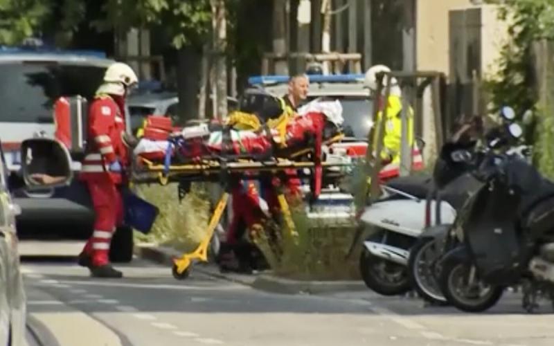 Tragikus esemény történt Grazban, ahol egy iskolai lövöldözés következtében tíz ember életét vesztette, és sokan súlyosan megsérültek. A helyszín pánikba esett, és az elsődleges információk szerint a hatóságok azonnal megkezdték a nyomozást. A közösség gy