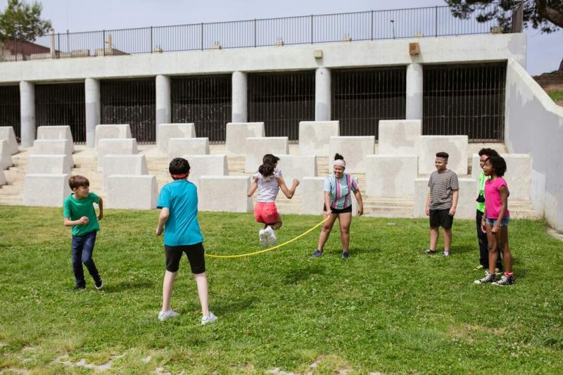 Nyári tábor választása: Legyünk alaposak és körültekintőek!

A nyári tábor kiválasztása nem csupán egy egyszerű döntés, hanem egy izgalmas kaland kezdete is. Fontos, hogy alaposan mérlegeljük a lehetőségeinket, hiszen a megfelelő tábor nemcsak szórakoztat