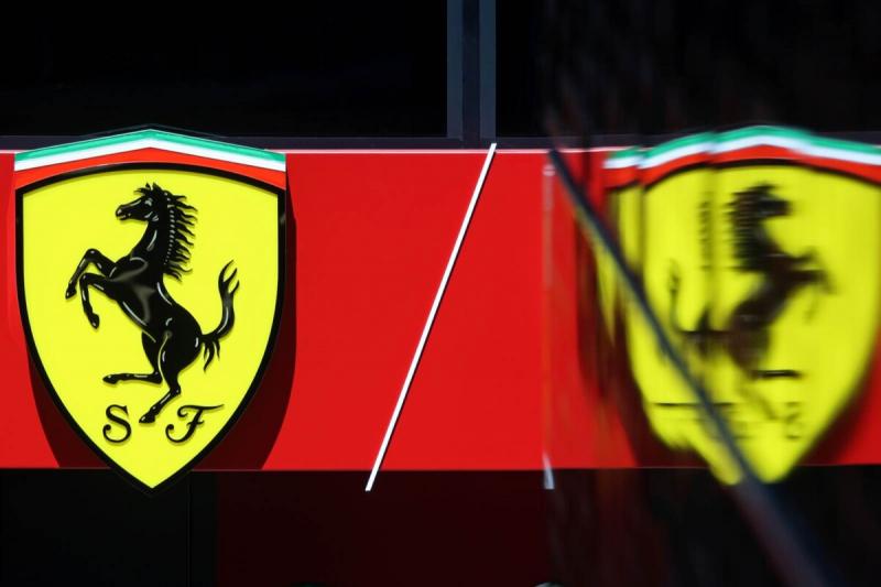 A Ferrari meghosszabbította pilótája szerződését, ezzel megerősítve elkötelezettségét a csapat jövője iránt.