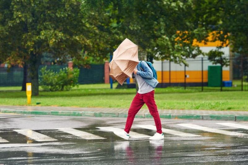Zúgó szél kavarog, és bő vízesésként zúdul az eső - ez a sors vár az ország egyik szegletére.