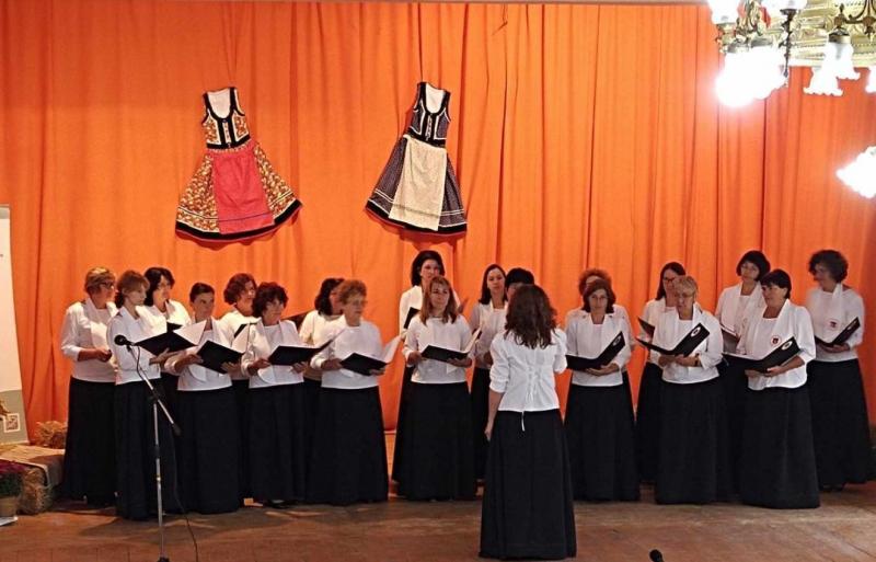 35 éves a Domokos Pál Péter Női Kar - Jubileumi koncert Gyergyószentmiklóson | Székelyhon

Idén ünnepli fennállásának 35. évfordulóját a Domokos Pál Péter Női Kar, amelynek jubileumi hangversenyére Gyergyószentmiklóson kerül sor. Az esemény nemcsak a kar 