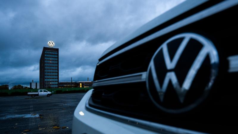 A Volkswagen-nél jelentős veszteségek következtében drámai lépések várhatóak: jelentős létszámleépítésre készülnek.