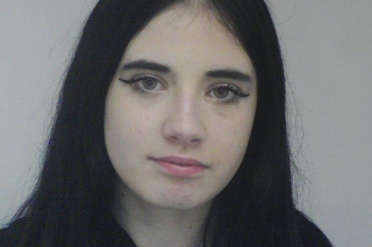 Pápáról eltűnt Pitzer Vivien!