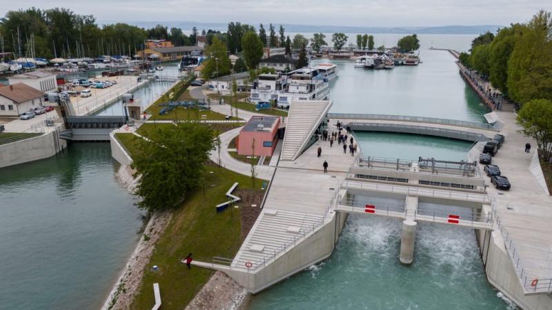 A balatoni zsilip zárva van, de a víz folyamatosan áramlik – íme a magyarázat! | Soksz
