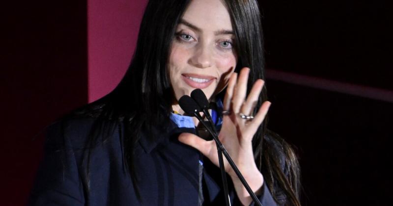 Billie Eilish 11,5 millió dollárnyi adománnyal járult hozzá egy nemes célhoz, és arra buzdította a világ leggazdagabb embereit, hogy ne tartsák maguknál a felhalmozott vagyonukat.